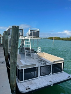 26ft Double Decker Pontoon Front View